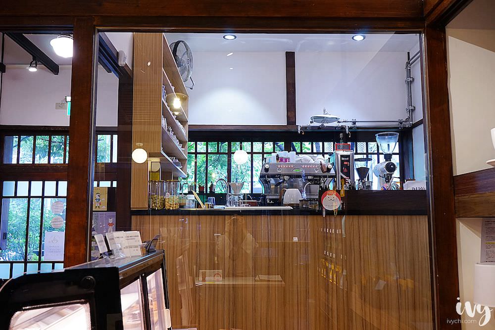幸卉文學咖啡NMU|台中文學館咖啡館，夏日必來碗鵝絨刨冰，待在與世隔絕的綠蔭空間，放鬆一下！