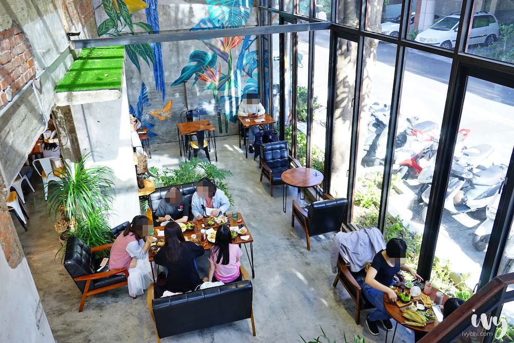 堅果小巷 Heynuts alley cafe|台中IG早午餐咖啡廳，全新老宅改造的玻璃屋，還可欣賞叢林彩繪牆！(好堅果二店)