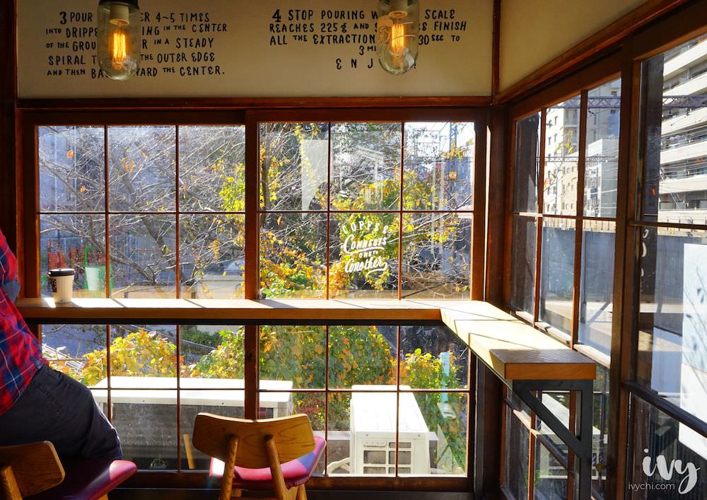 ONIBUS COFFEE 東京|中目黑咖啡廳推薦，還能伴隨著電車聲響與通過的英姿！