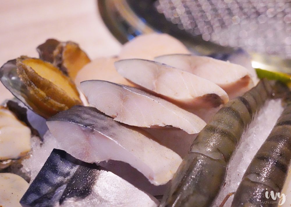 紅巢燒肉工房 |台中公益路燒肉推薦，雙人套餐竟有7種肉品6種海鮮，還可加碼活體波士頓龍蝦！