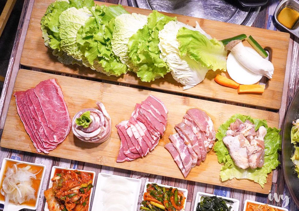 KIM Daddy韓國烤肉 |台中精明商圈道地韓式燒烤，澎湃雙人套餐，爽吃肉品和生菜，還有6道小菜吃到飽！