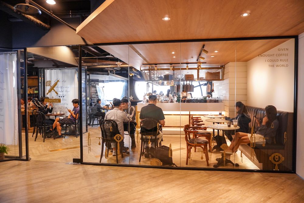 咖啡任務 CAFETASK |台中南區36樓不限時咖啡廳，玻璃窗座位超搶手，必點金鍋鬆餅