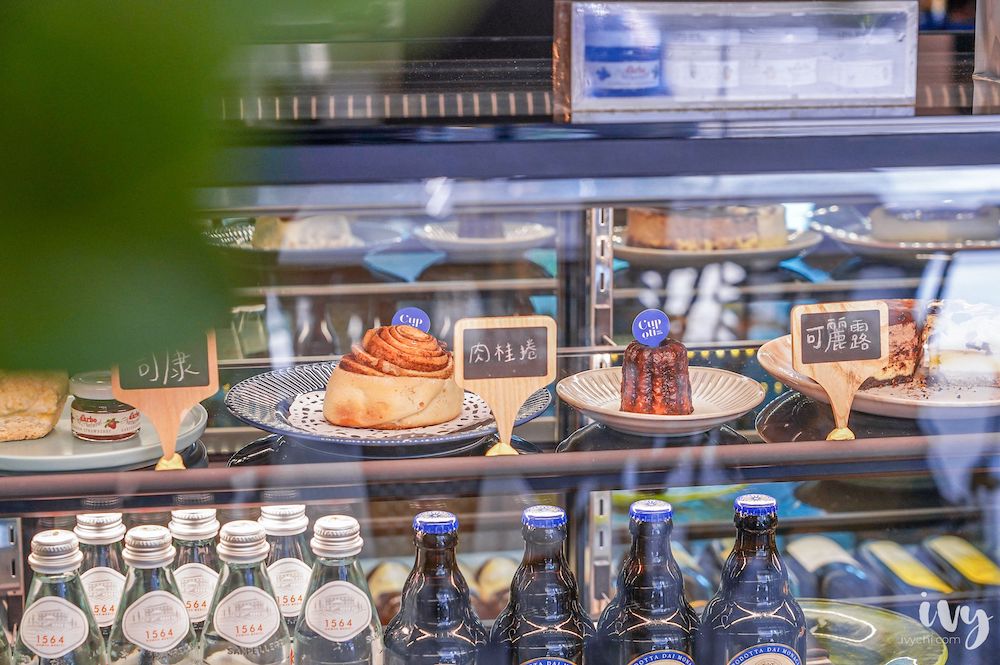 咖波堤Cupoti Cafe |台中南屯咖啡廳，時尚湛藍網美風格超好拍，結合早午餐、咖啡的公益路美食！