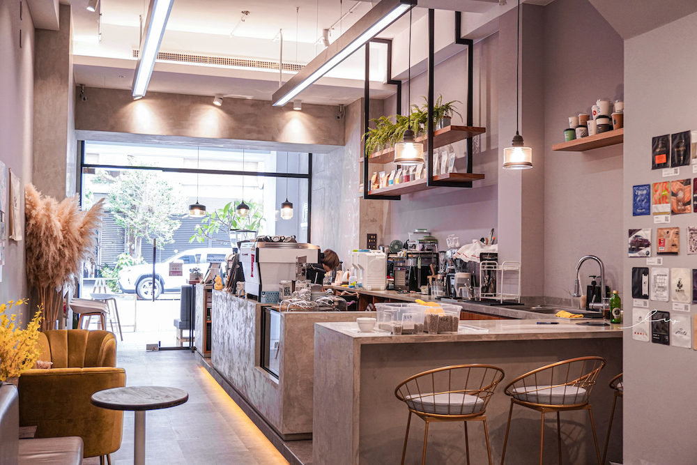 溫廬咖啡Ururu Coffee |台中西區文青咖啡館，療癒網美水泥戶外座位超好拍，還是寵物友善餐廳！