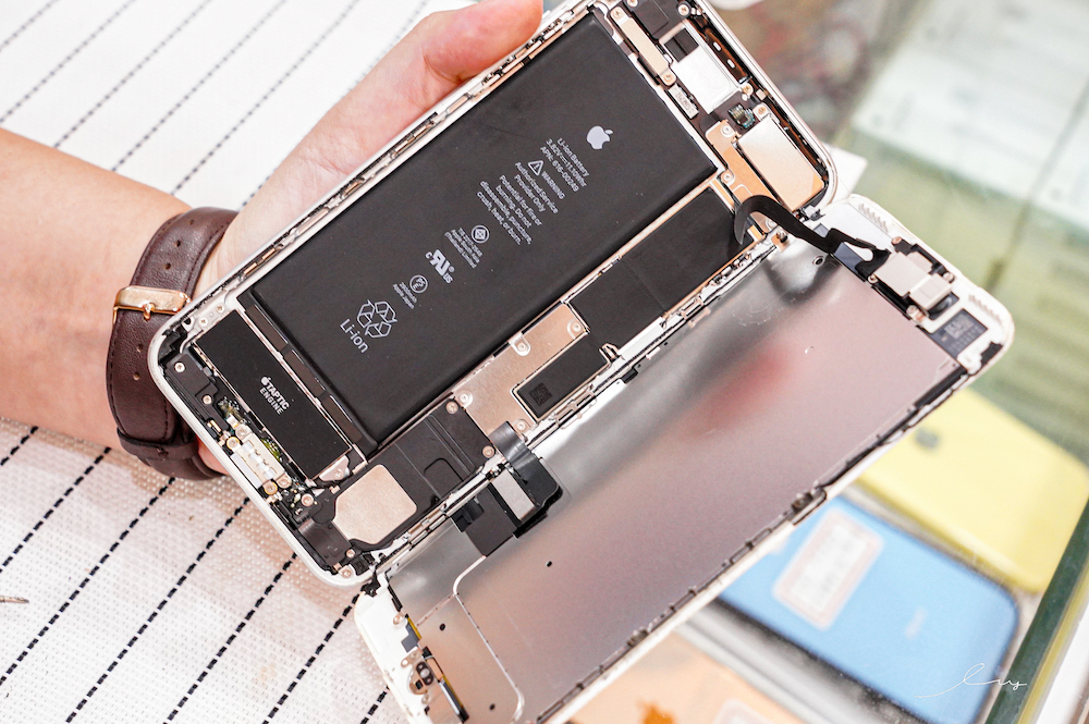 吉米通訊 |台中西屯手機維修推薦逢甲商圈首選，現場更換 iPhone 7 Plus電池、換螢幕，價格親民且維修有保固！