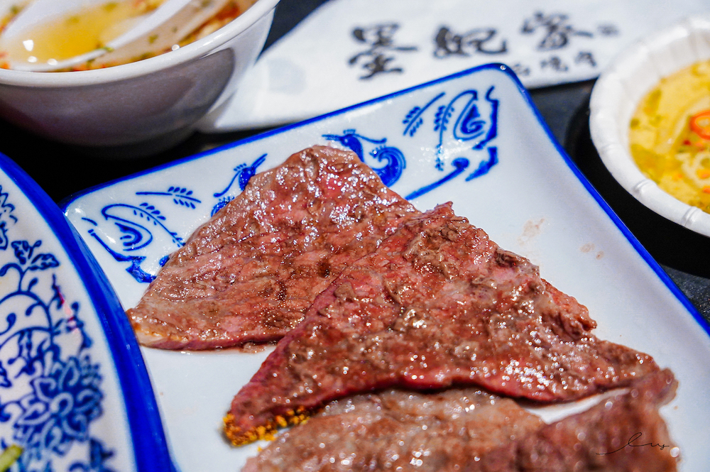 墨妃家京品燒肉 |台中南屯燒肉推薦，宵夜時段也能吃到中國宮廷風燒肉，主打乾式熟成肉盤超大器！