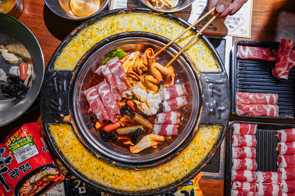 兩餐台中中友店 |台中韓國年糕火鍋吃到飽只要299元，就能吃到韓國泡麵、韓式炒飯、魚板、炸物、飲料通免費享用！