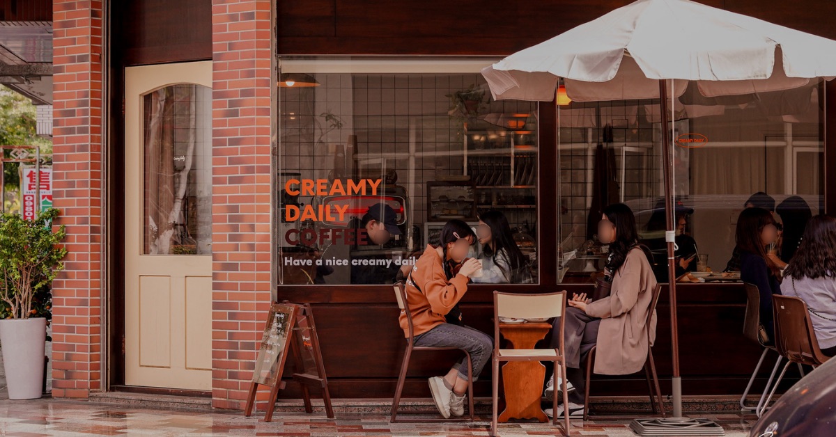 CREAMY DAILY COFFEE |台中南屯IG打卡咖啡廳，紅磚韓風咖啡廳風格超好拍，近豐樂公園捷運站！