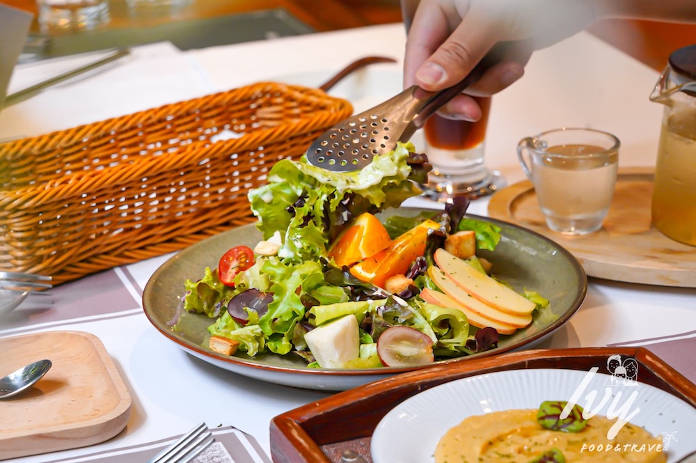 綠萼159 |台中北屯寵物餐廳,儀式感滿分的南法料理,還能餵食摸萌兔! 20250714225812 0 d4927f