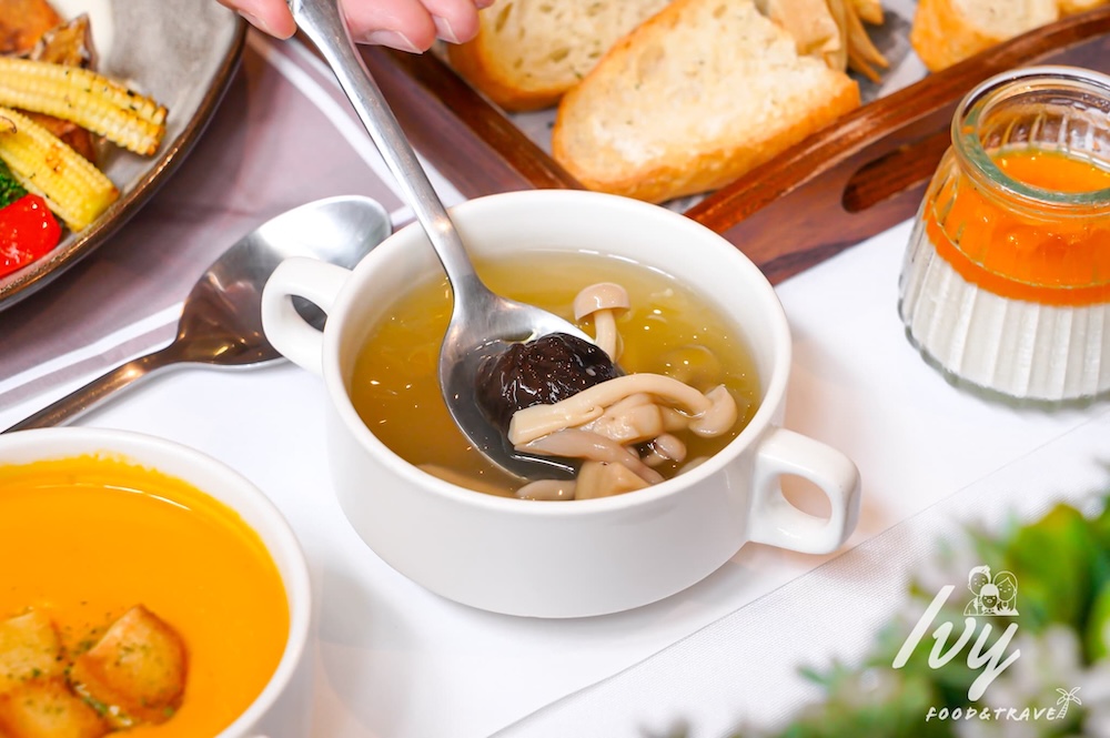 綠萼159 |台中北屯寵物餐廳,儀式感滿分的南法料理,還能餵食摸萌兔! 20250715093604 0 7ef183