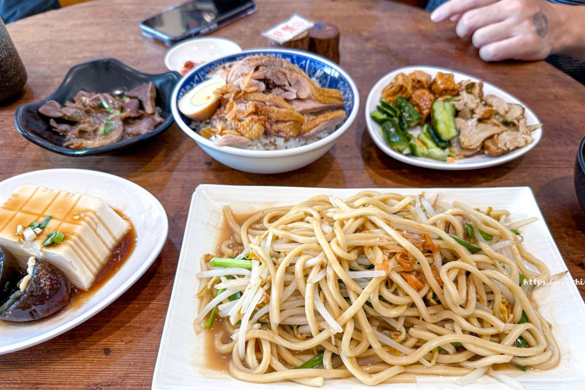 蔡記原味鴨肉飯 |嘉義民雄在地小吃，三拼盤小菜只要35元，還有銅板價的鴨肉麵、鴨肉飯!