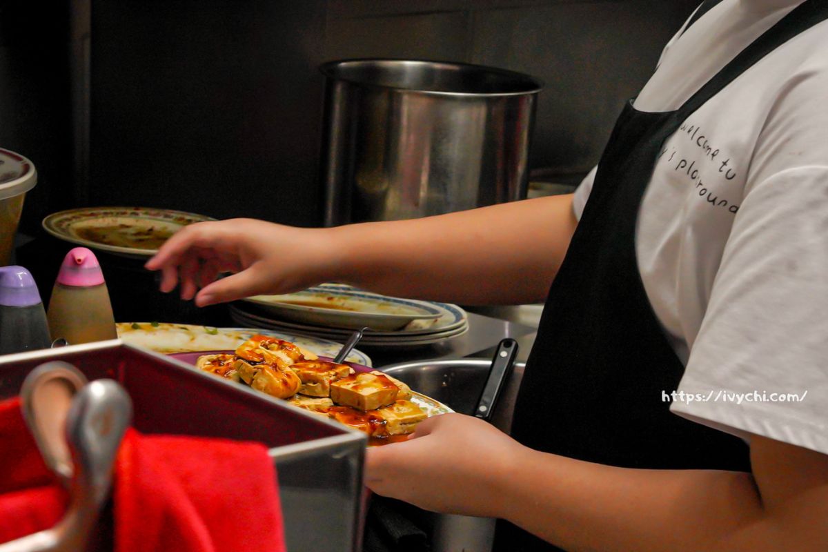 林家臭豆腐 |台東臭豆腐，6千多則google評論，香酥脆搭泡菜很對味!