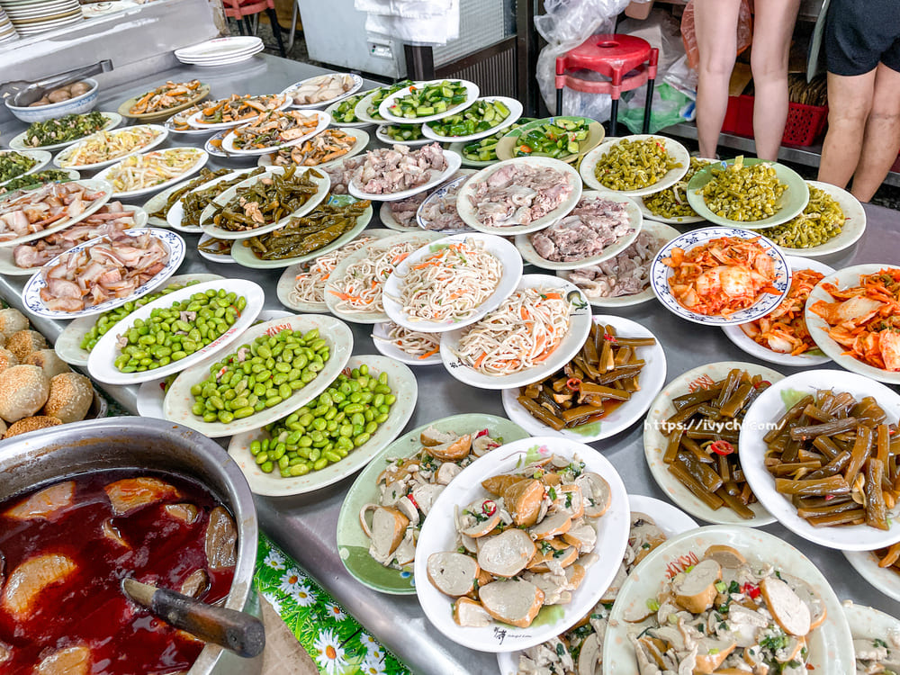 老趙傳統麵食 |大雅清泉崗古早味麵店,小菜堆成山, 現擀北方抓餅酥脆到上癮! 20250911123503 0 e3281a