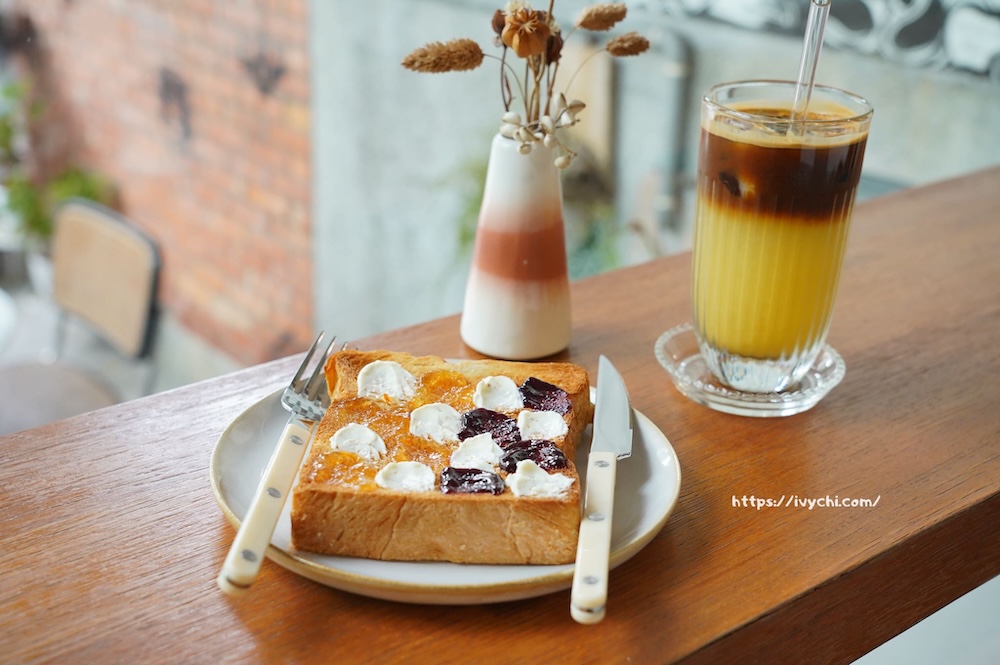 ART BAR |台中南區咖啡廳推薦,油畫吐司與紐約美式咖啡的不同體驗! 20251002230339 0 161bfe