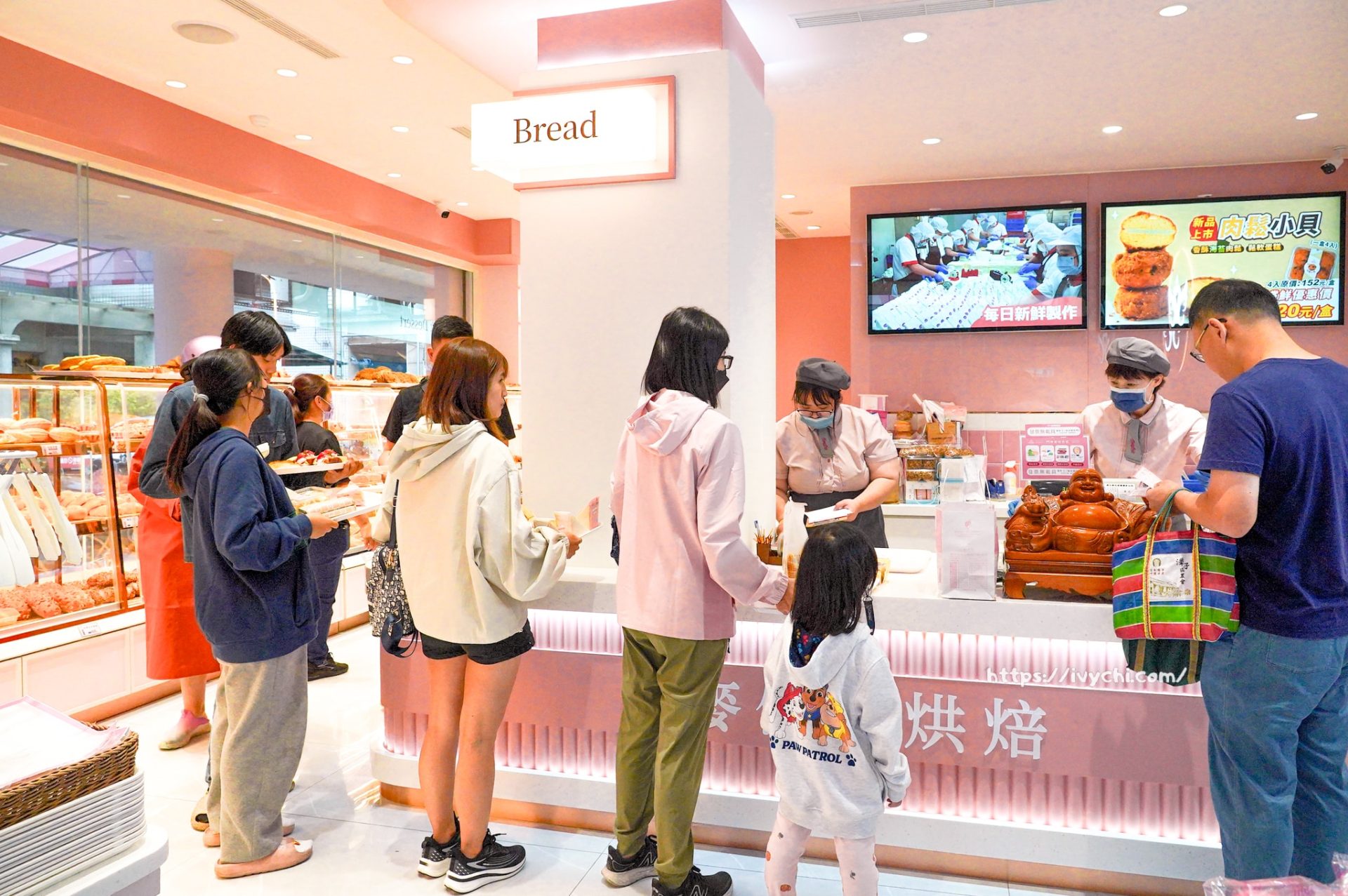 麥仕佳台中旅順店 |台中首間粉色門市夢幻開幕,免費三明治+超萌娃娃+新品麵包搶先看! 20251030223811 0 3d74a4