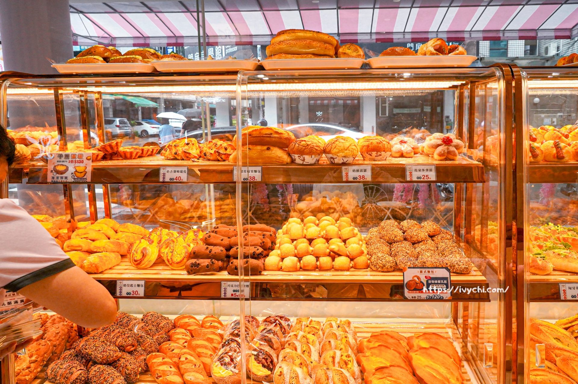 麥仕佳台中旅順店 |台中首間粉色門市夢幻開幕,免費三明治+超萌娃娃+新品麵包搶先看! 20251030230235 0 fb93cd