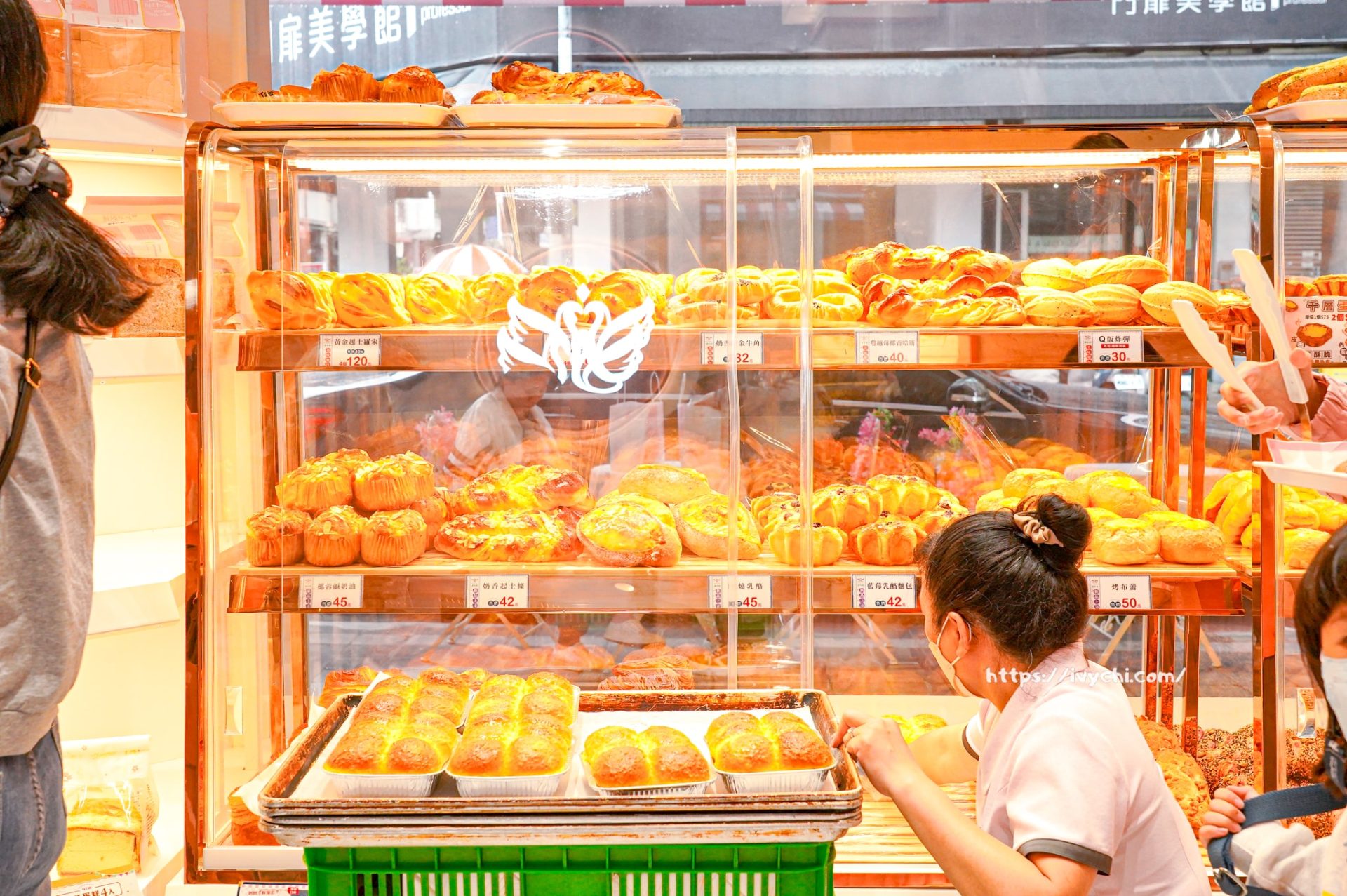 麥仕佳台中旅順店 |台中首間粉色門市夢幻開幕,免費三明治+超萌娃娃+新品麵包搶先看! 20251030232235 0 18f03c