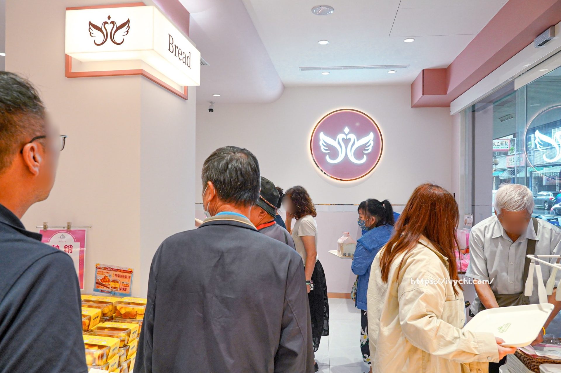 麥仕佳台中旅順店 |台中首間粉色門市夢幻開幕,免費三明治+超萌娃娃+新品麵包搶先看! 20251031095001 0 5e5f23