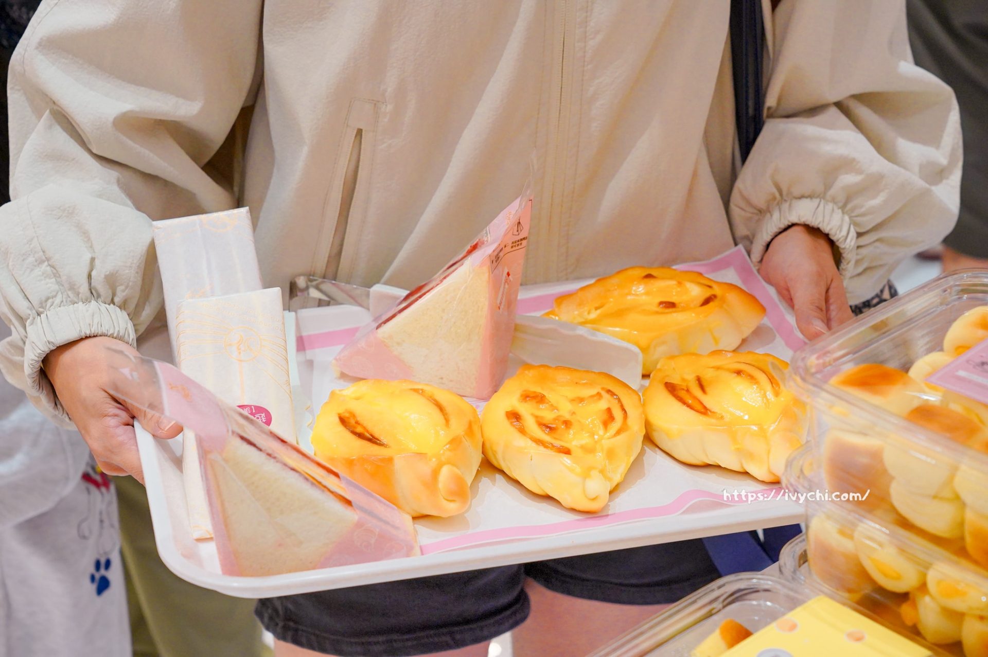 麥仕佳台中旅順店 |台中首間粉色門市夢幻開幕,免費三明治+超萌娃娃+新品麵包搶先看! 20251031095223 0 2ae420