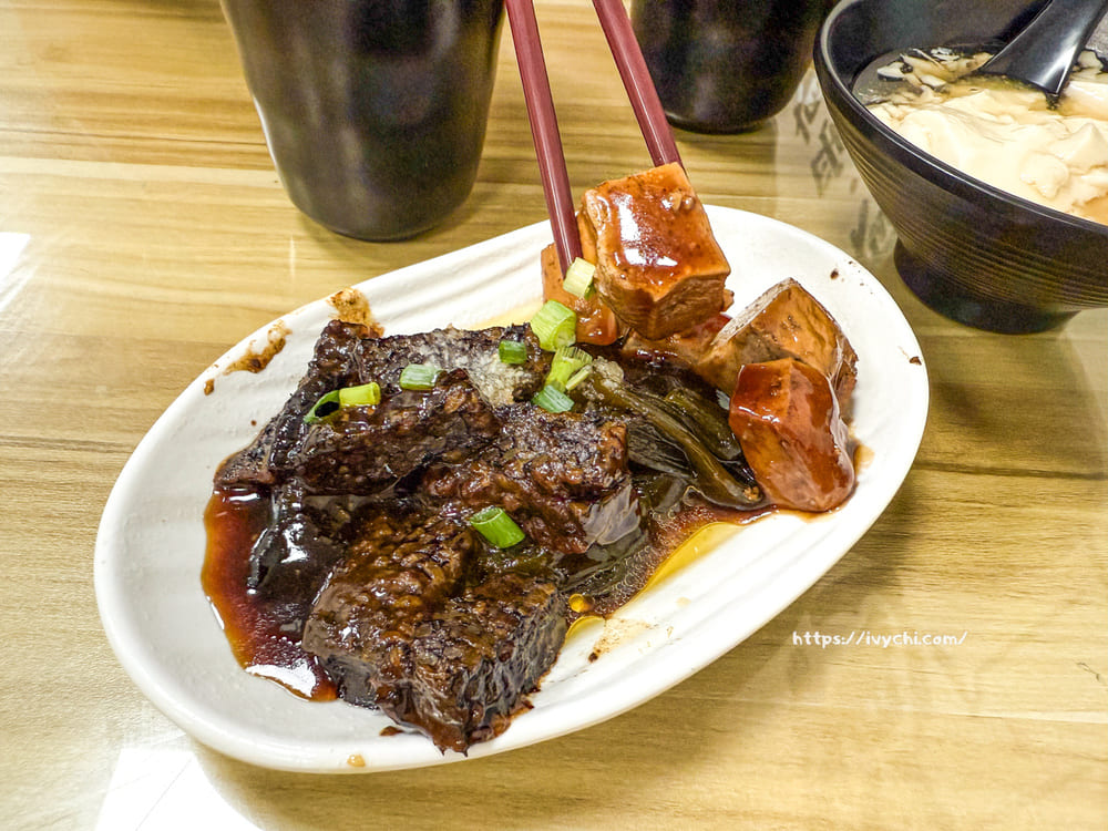 一家牛肉麵店 |梧棲麵店推薦,被牛肉麵耽誤的豆花!手工豆漿豆花免費吃到飽,CP值爆棚! 20251113151013 0 c065f8