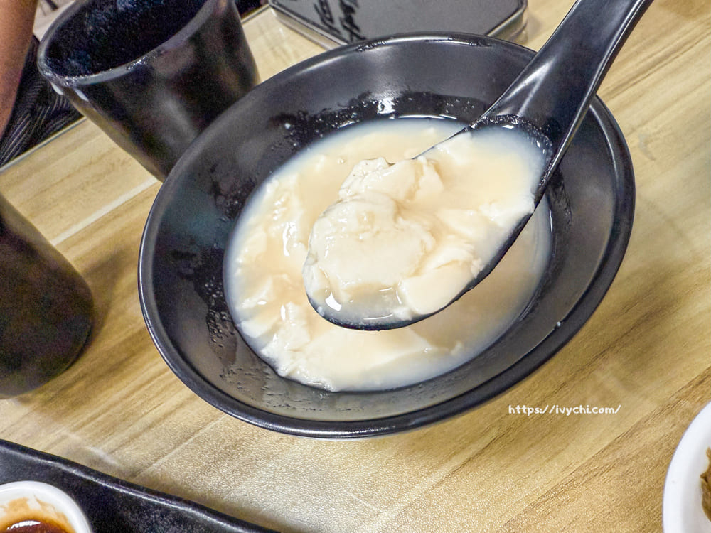 一家牛肉麵店 |梧棲麵店推薦,被牛肉麵耽誤的豆花!手工豆漿豆花免費吃到飽,CP值爆棚! 20251113151700 0 c91f91