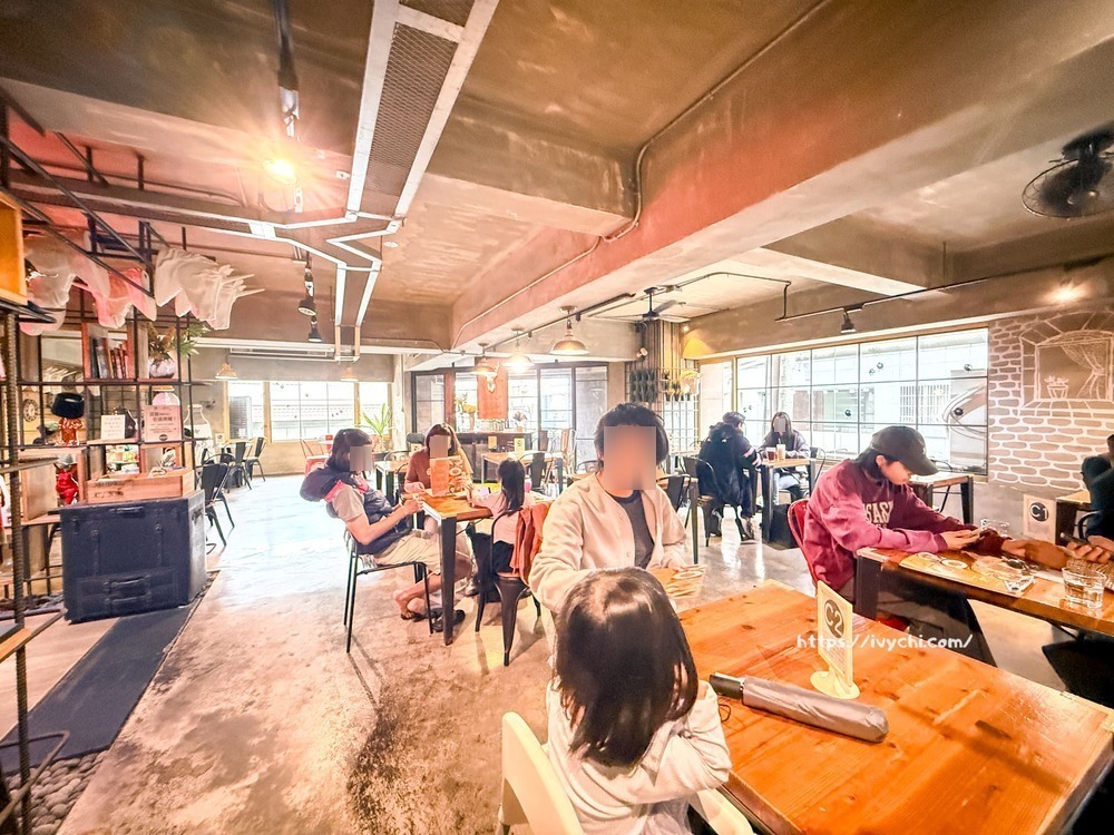 春三朝午 |台中西屯早午餐推薦,瀑布茶歐蕾、義大利麵+整隻玉米超浮誇! 20251114101719 0 3d0fa9