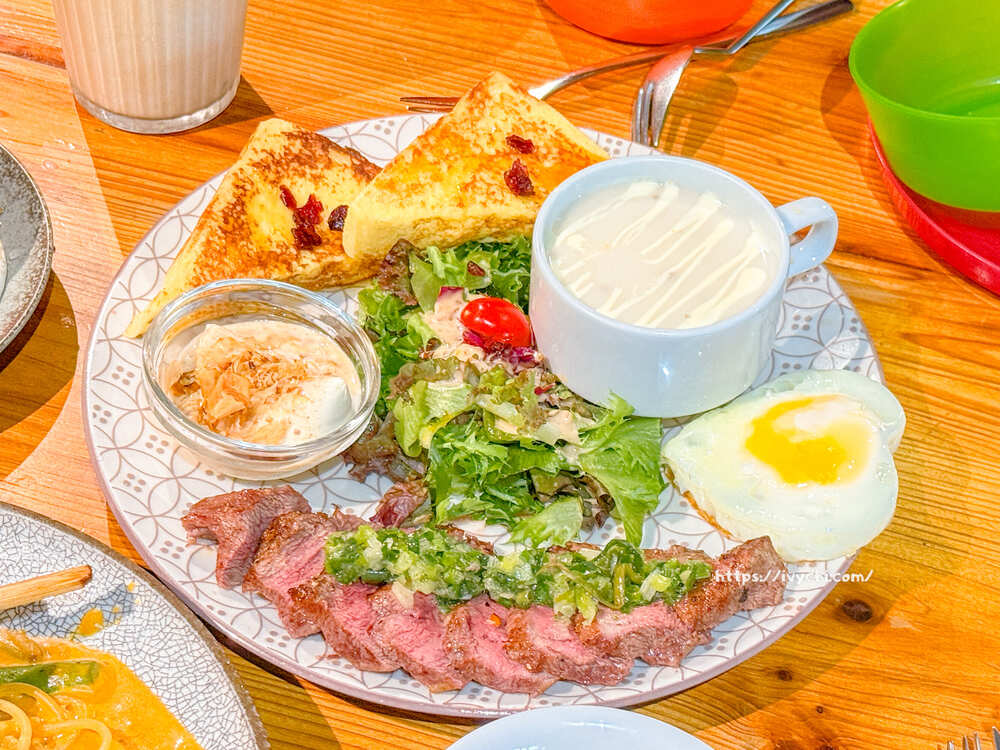 春三朝午 |台中西屯早午餐推薦,瀑布茶歐蕾、義大利麵+整隻玉米超浮誇! 20251114110131 0 54795b