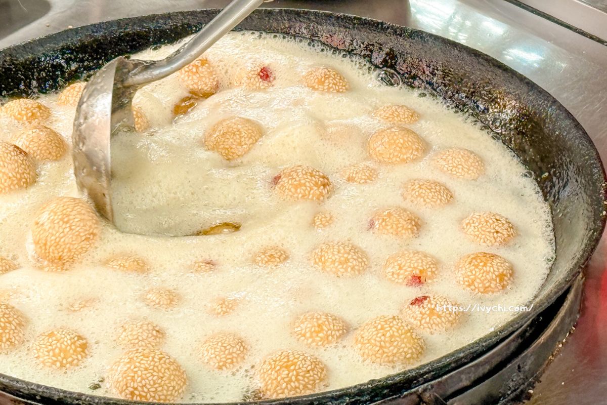 岡山燒馬蛋 |高雄在地人激推的巨型地瓜球，現炸酥香銅板價必吃!