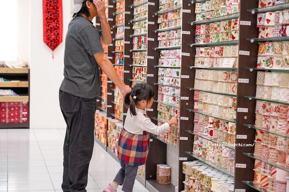 緞帶王觀光工廠 |彰化免門票親子景點推薦,上萬種緞帶秘密基地,還有DIY手作+免費染色體驗一次玩! 20251126232646 0 d9bfe7