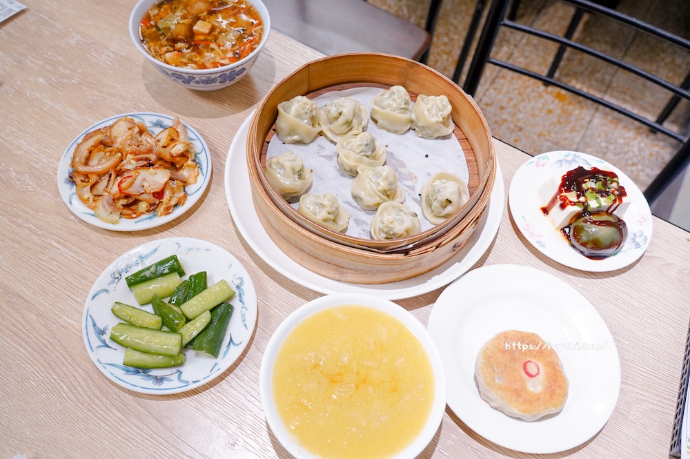 南投梅園餡餅粥 |中興新村老饕推薦排隊美食,餡餅、蒸餃、小米粥,每口都銷魂! 20260408114548 0 8bc8bd